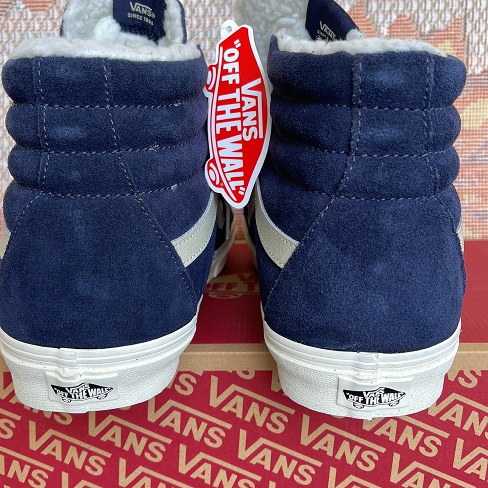 Vans WMNS Sk8-Hi
Cozy Hug Parisian Night
VN0005U9JDU
Sneakers - Picture 14 of 16